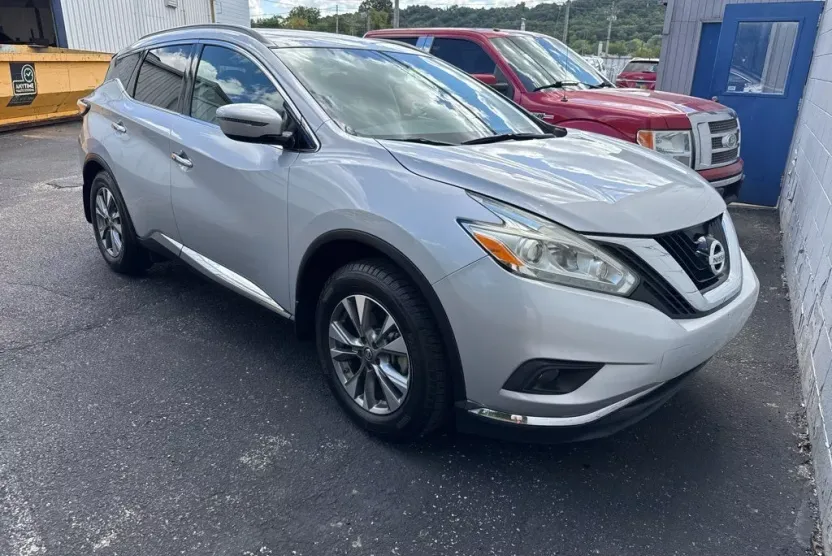 2016 Nissan Murano SV photo 1