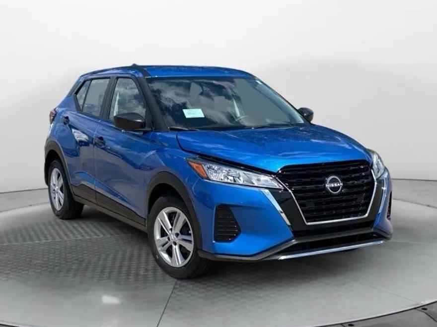 2025 Nissan Kicks Play S photo 1