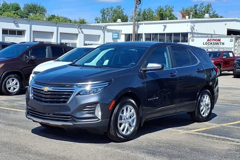 2023 Chevrolet Equinox LT photo 1