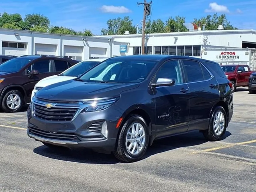 2023 Chevrolet Equinox LT photo 1