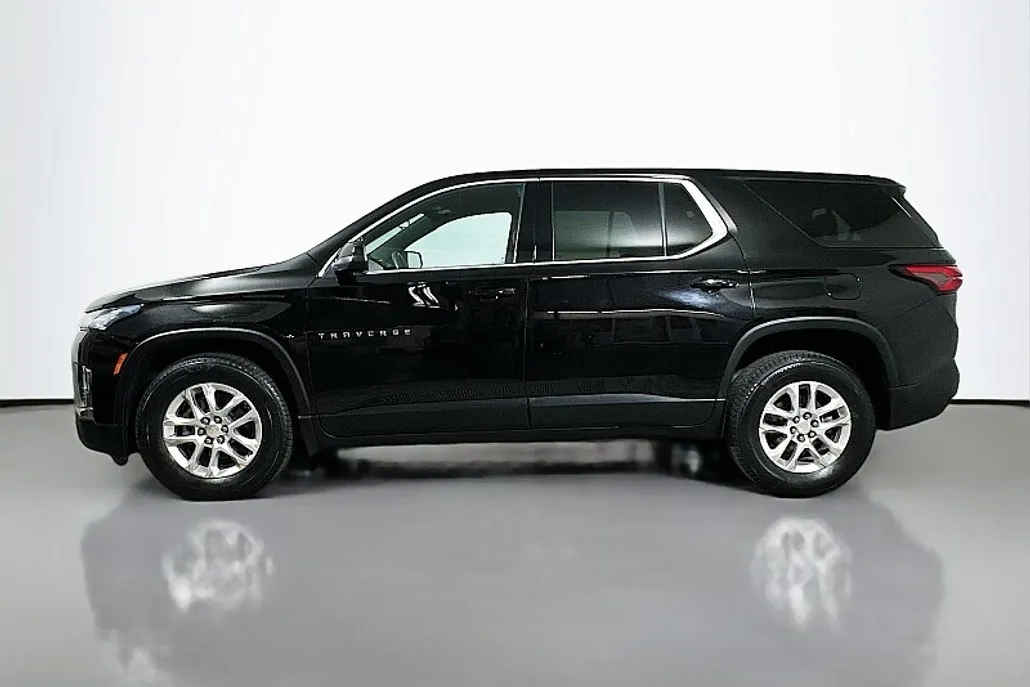 2022 Chevrolet Traverse 1LS photo 1