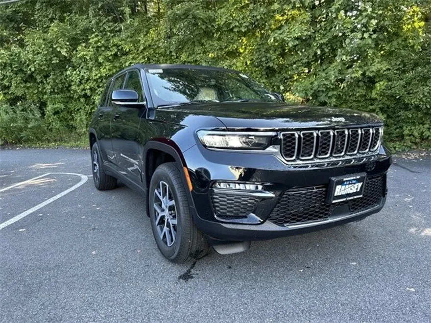 2025 Jeep Grand Cherokee Limited photo 1