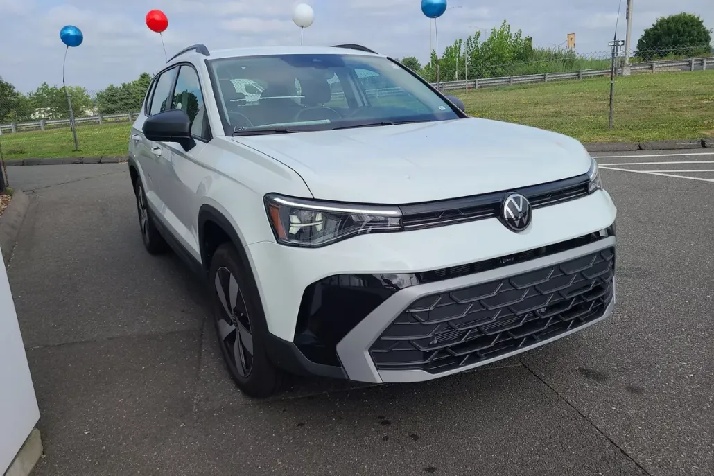 2025 Volkswagen Taos S photo 1