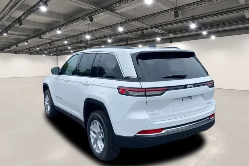 2025 Jeep Grand Cherokee Laredo photo 1