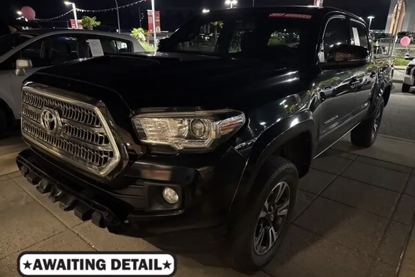 2017 Toyota Tacoma TRD Sport V6 photo 1