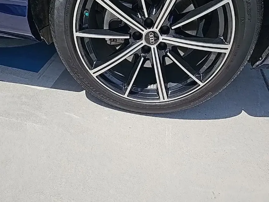 2022 Audi Q7 55 Prestige photo 1