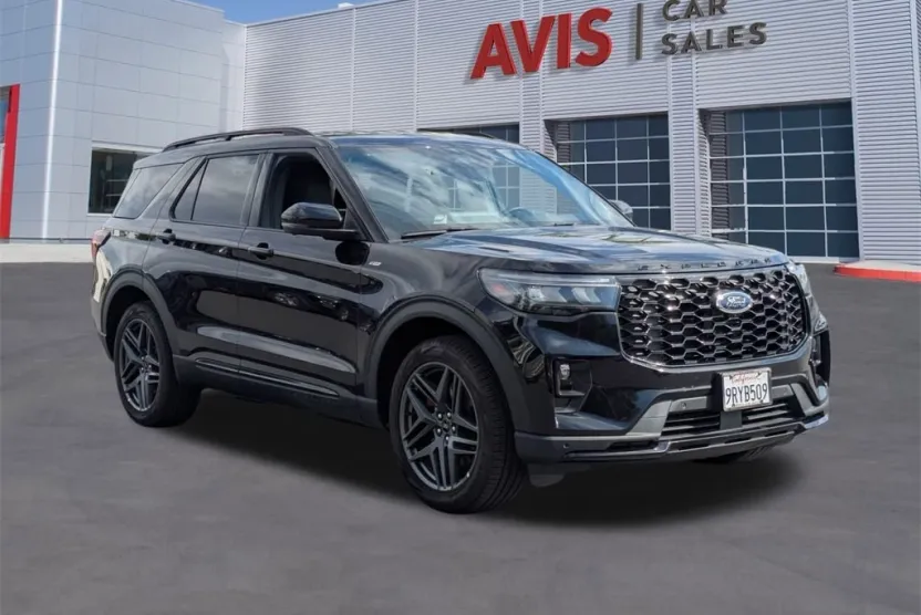 2025 Ford Explorer ST-Line photo 1