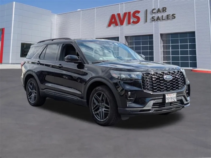 2025 Ford Explorer ST-Line photo 1