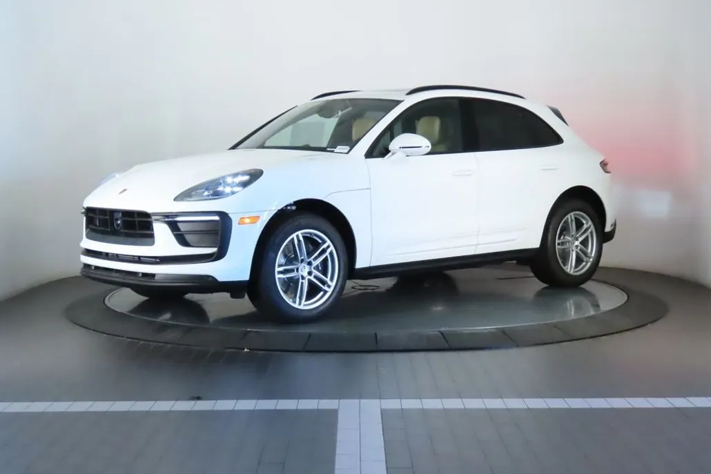 2025 Porsche Macan Base photo 1