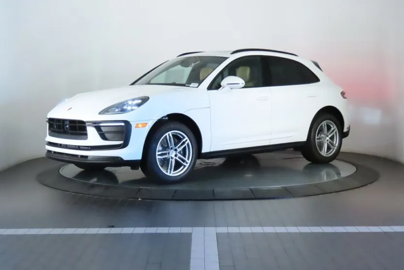 2025 Porsche Macan Base photo 1