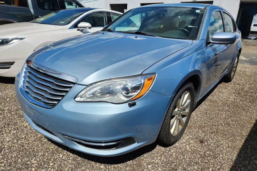 2012 Chrysler 200 Touring photo 1