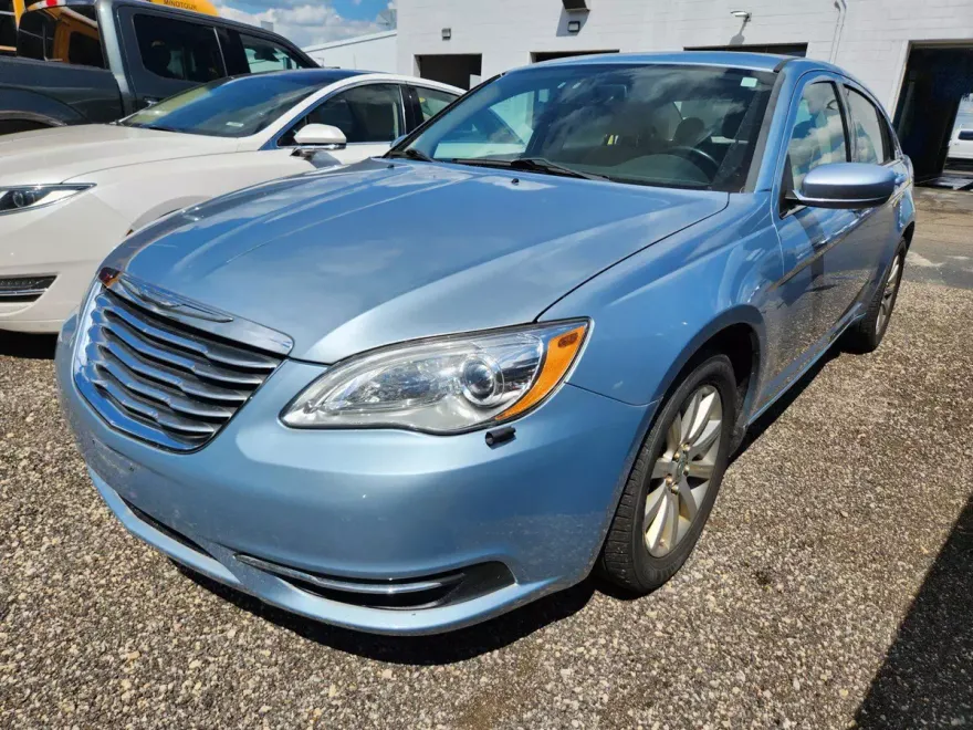 2012 Chrysler 200 Touring photo 1