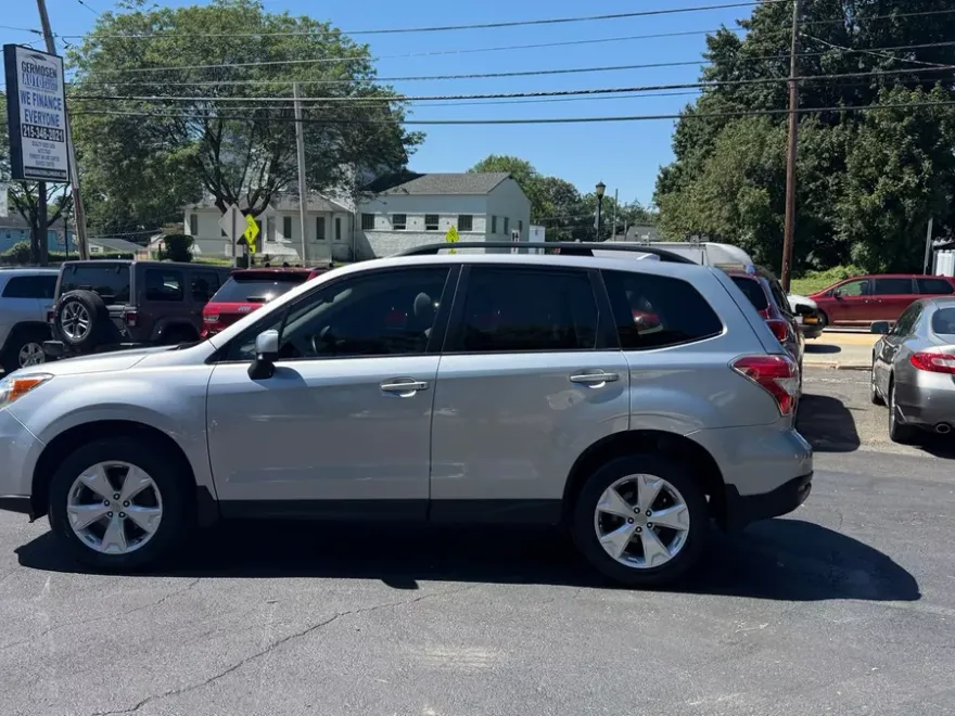 2016 Subaru Forester 2.5i Premium photo 1