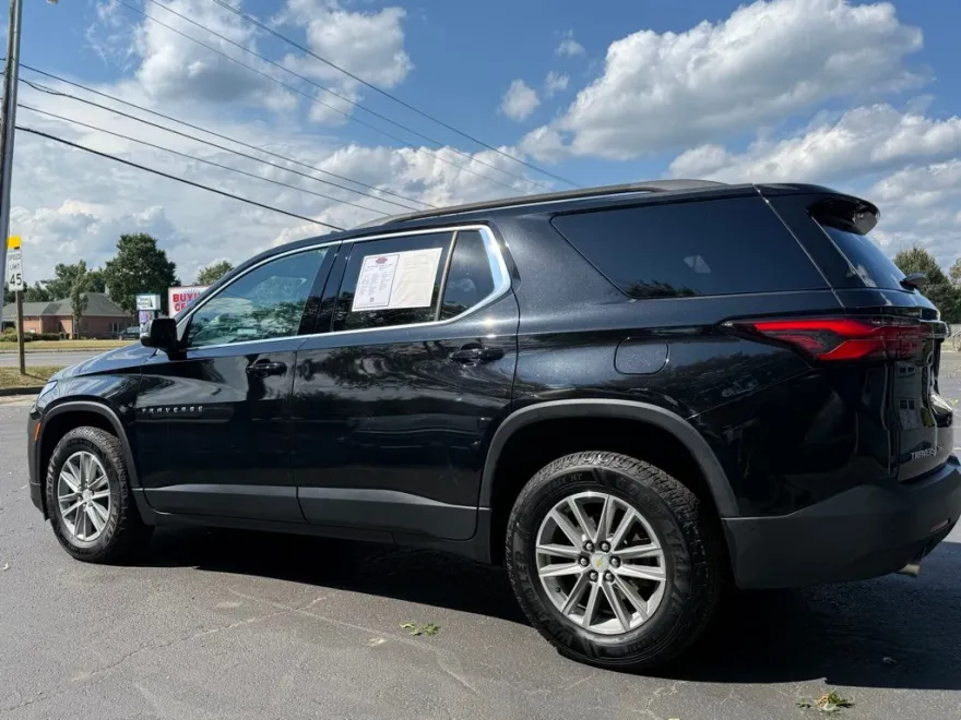 2022 Chevrolet Traverse Leather photo 1