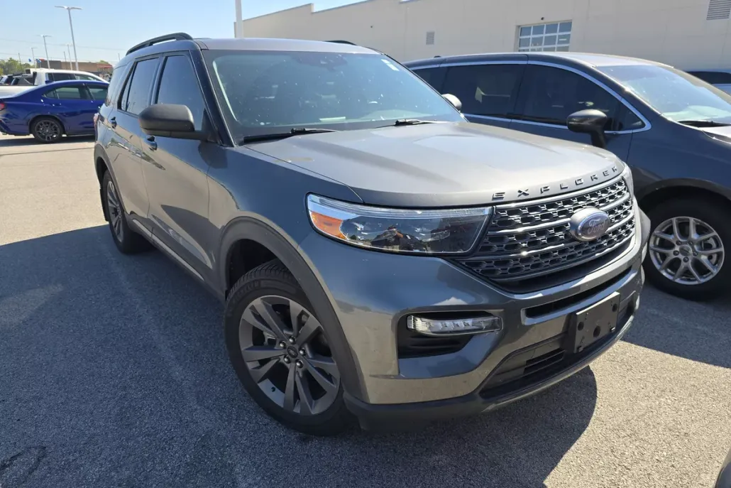 2021 Ford Explorer XLT photo 1