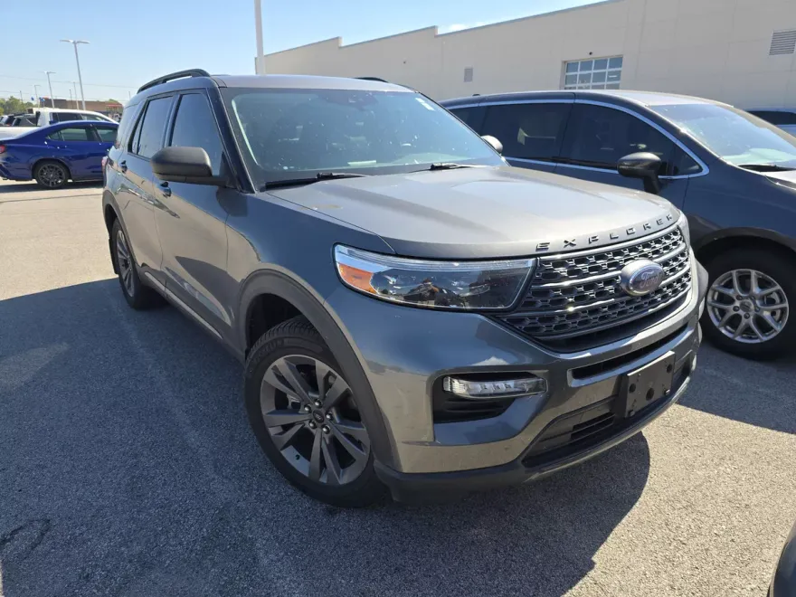 2021 Ford Explorer XLT photo 1