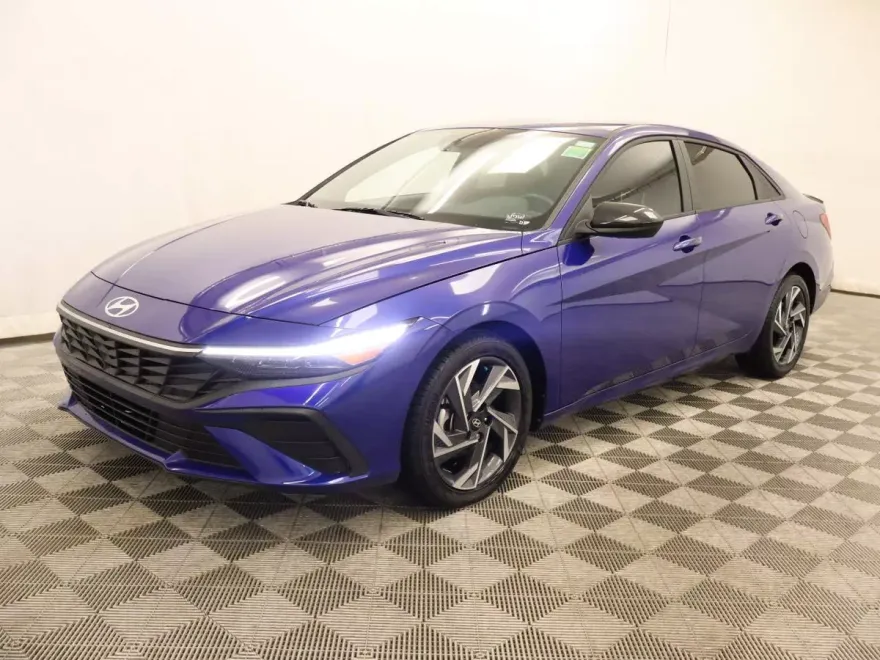 2025 Hyundai Elantra SEL Sport photo 1