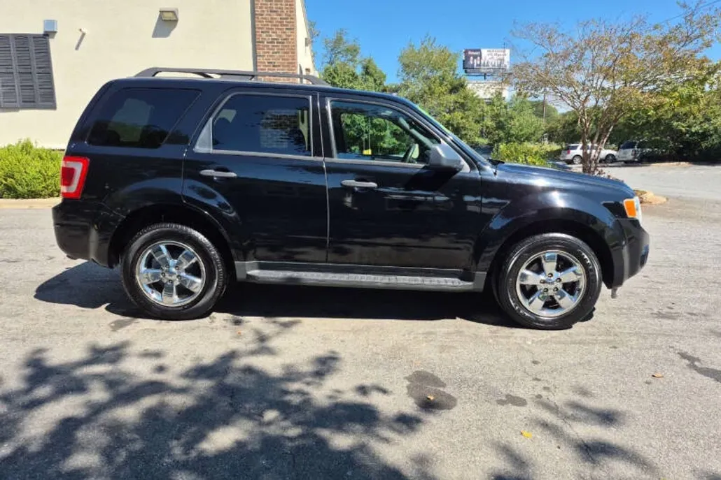 2010 Ford Escape XLT photo 1