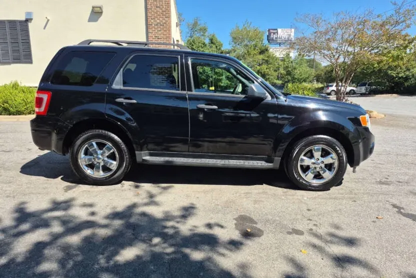 2010 Ford Escape XLT photo 1
