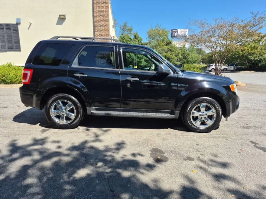 2010 Ford Escape XLT photo 1