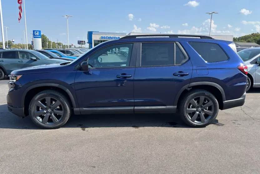 2025 Honda Pilot Sport photo 1