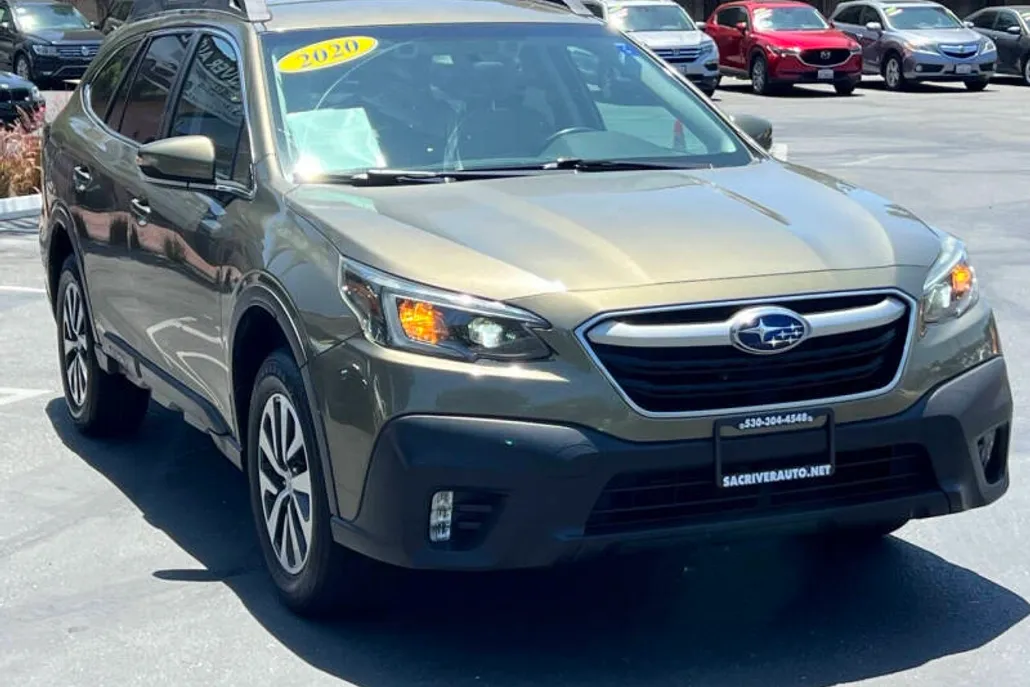 2020 Subaru Outback Premium photo 1