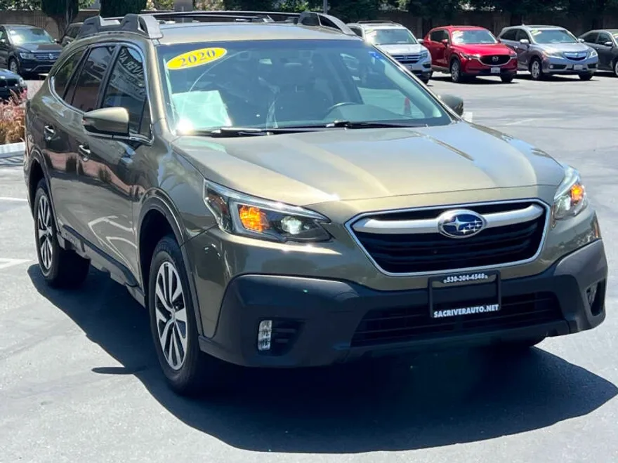 2020 Subaru Outback Premium photo 1