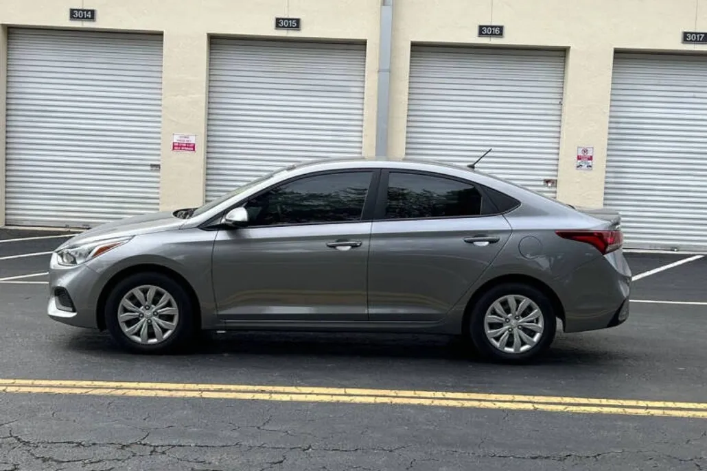 2022 Hyundai Accent SE photo 1