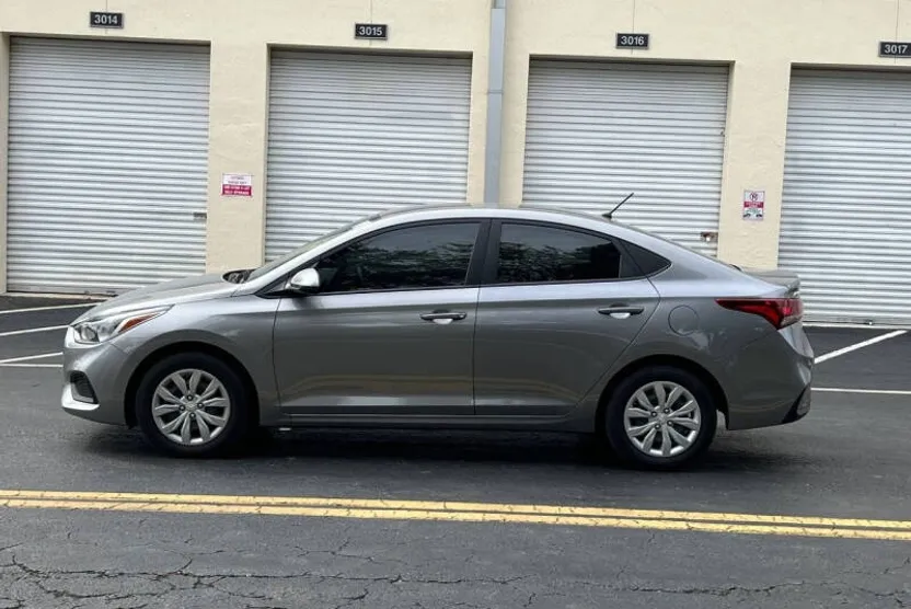 2022 Hyundai Accent SE photo 1