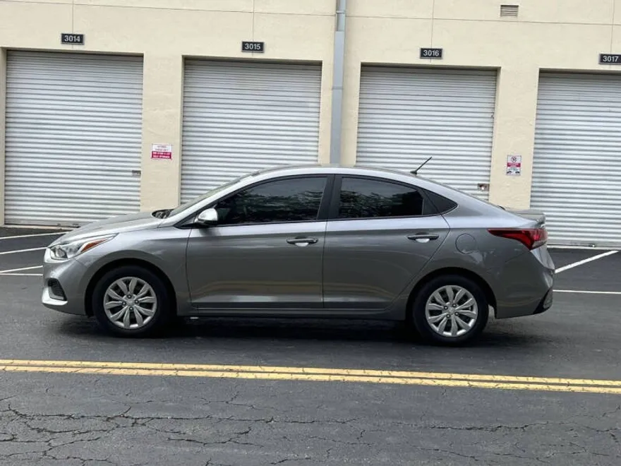 2022 Hyundai Accent SE photo 1