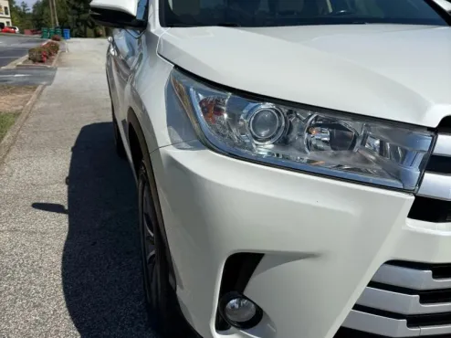 2019 Toyota Highlander XLE Sport photo 4