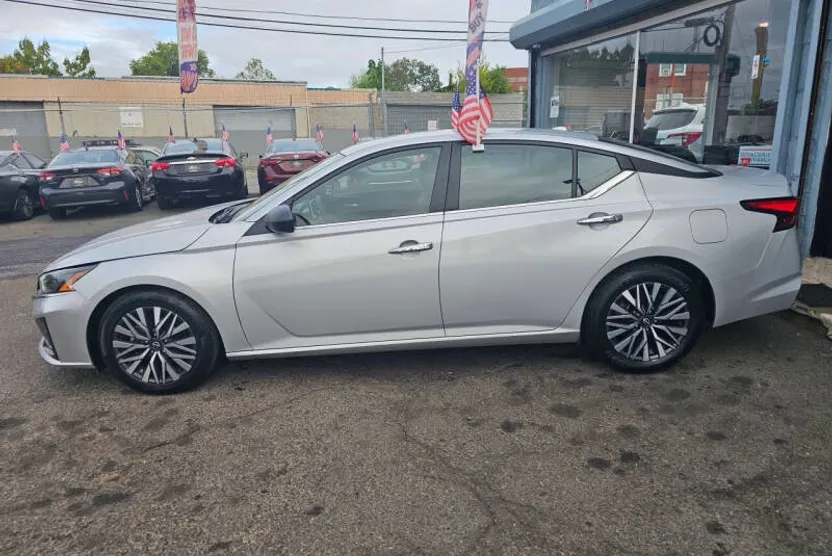 2024 Nissan Altima 2.5 SV photo 1