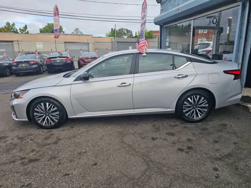 2024 Nissan Altima 2.5 SV photo 1