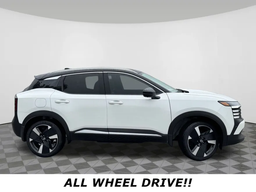 2025 Nissan Kicks SR photo 1