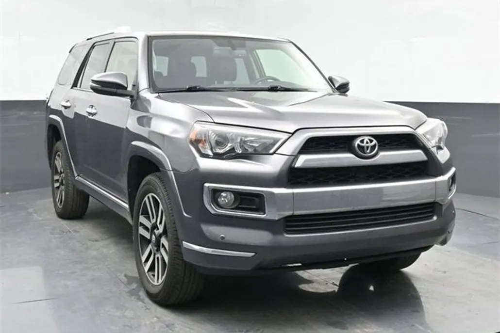 2019 Toyota 4Runner SR5 photo 1