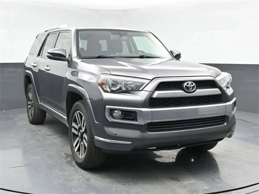 2019 Toyota 4Runner SR5 photo 1