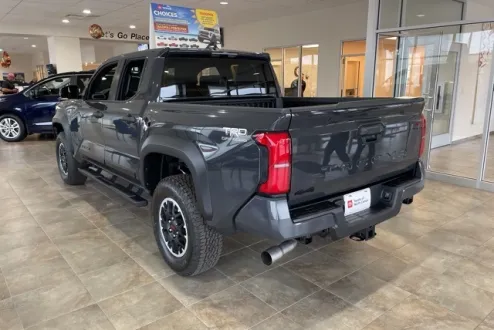 2025 Toyota Tacoma TRD Off-Road Double Cab photo 2
