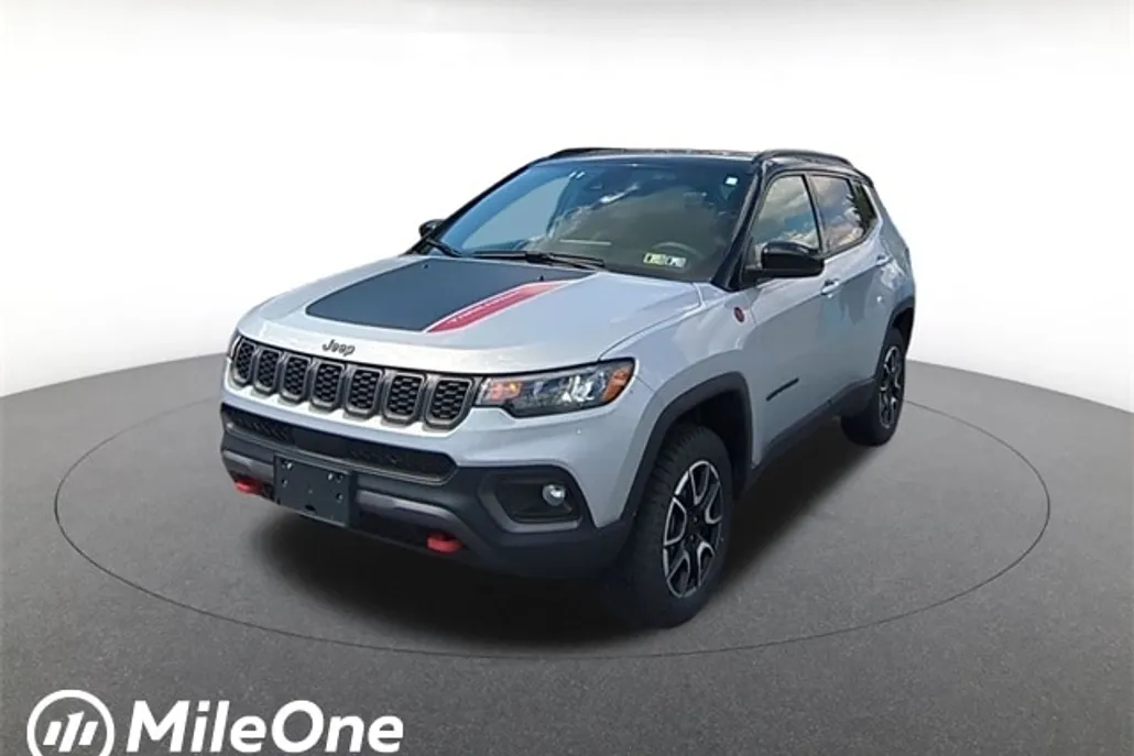 2024 Jeep Compass Trailhawk photo 1
