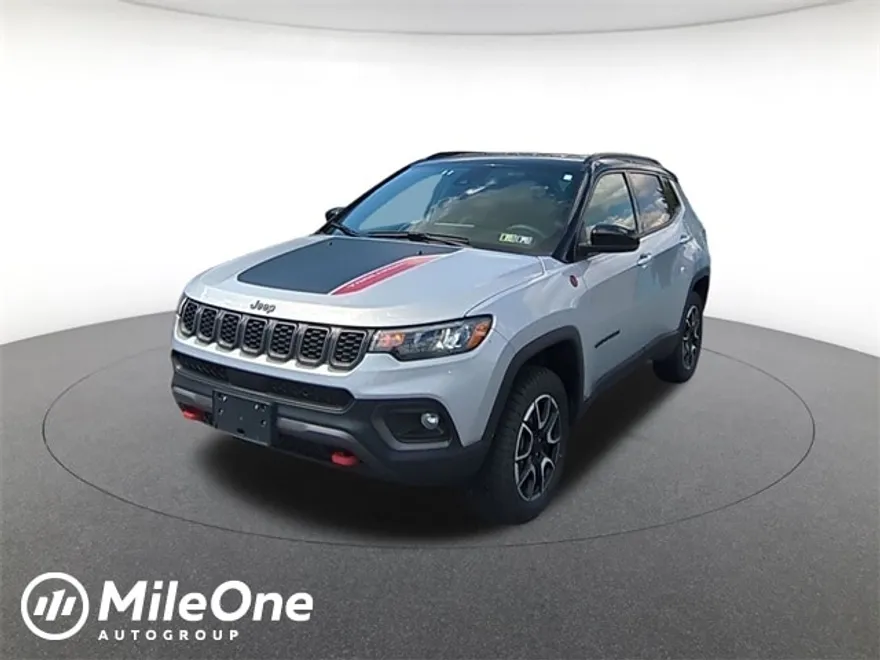 2024 Jeep Compass Trailhawk photo 1