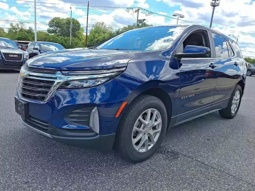 2022 Chevrolet Equinox LT photo 1