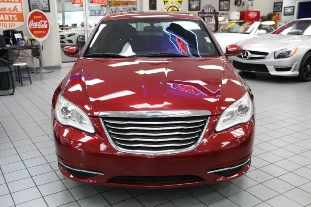 2012 Chrysler 200 Touring photo 1