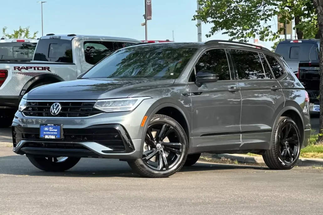 2024 Volkswagen Tiguan SE R-Line Black photo 1