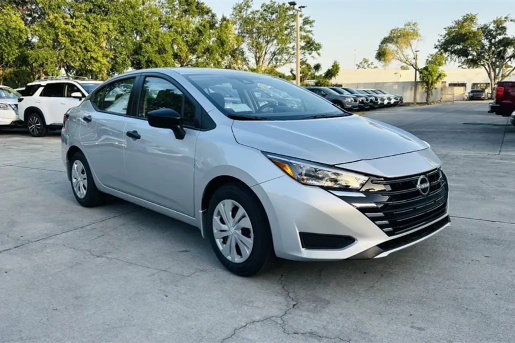 2025 Nissan Versa S photo 1