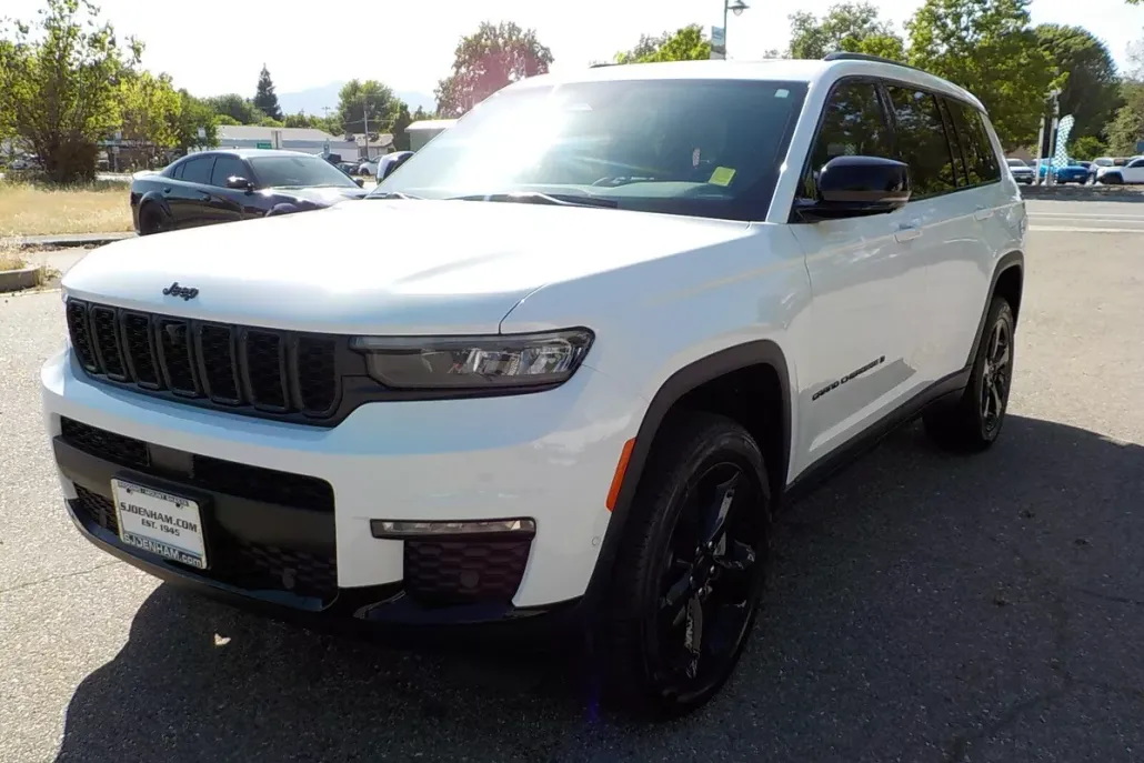 2025 Jeep Grand Cherokee L photo 1