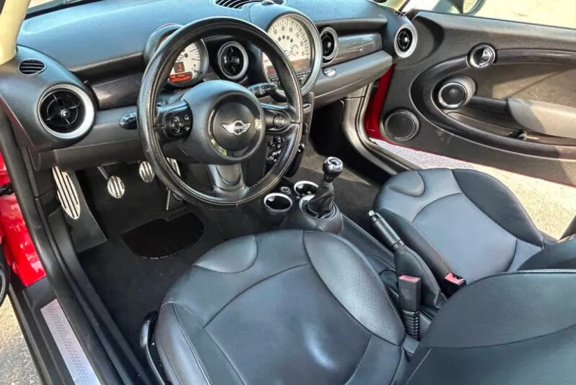 2011 Mini Cooper S 2 Door photo 1