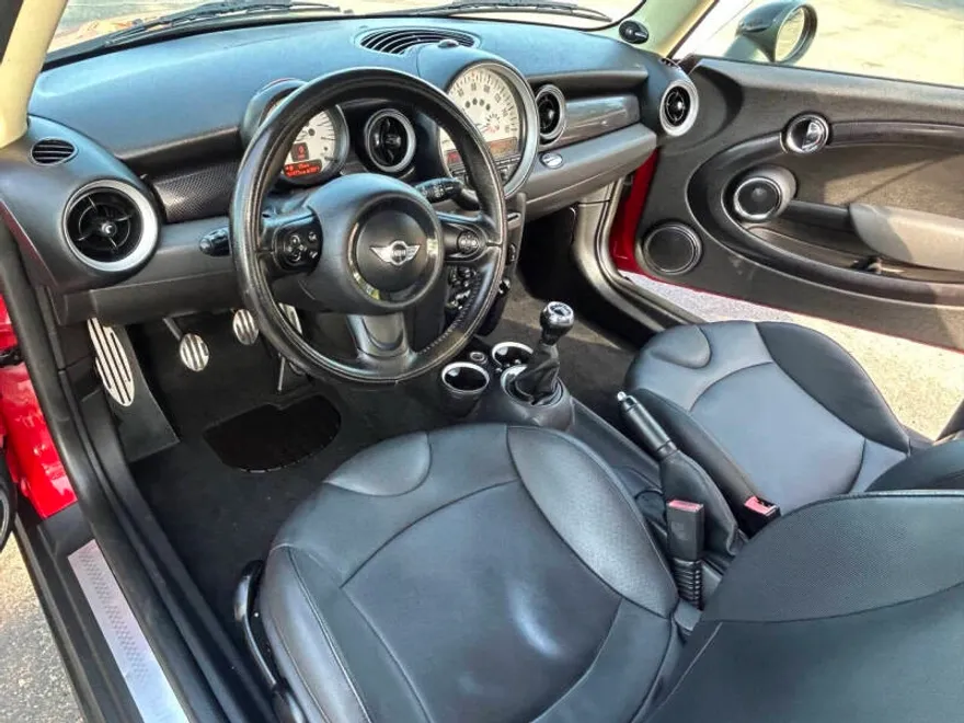 2011 Mini Cooper S 2 Door photo 1