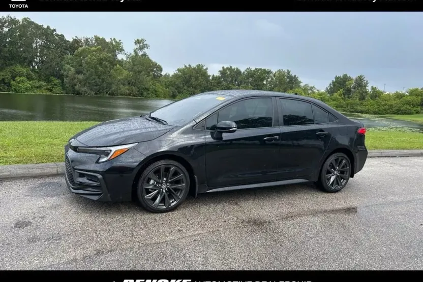2024 Toyota Corolla SE photo 1