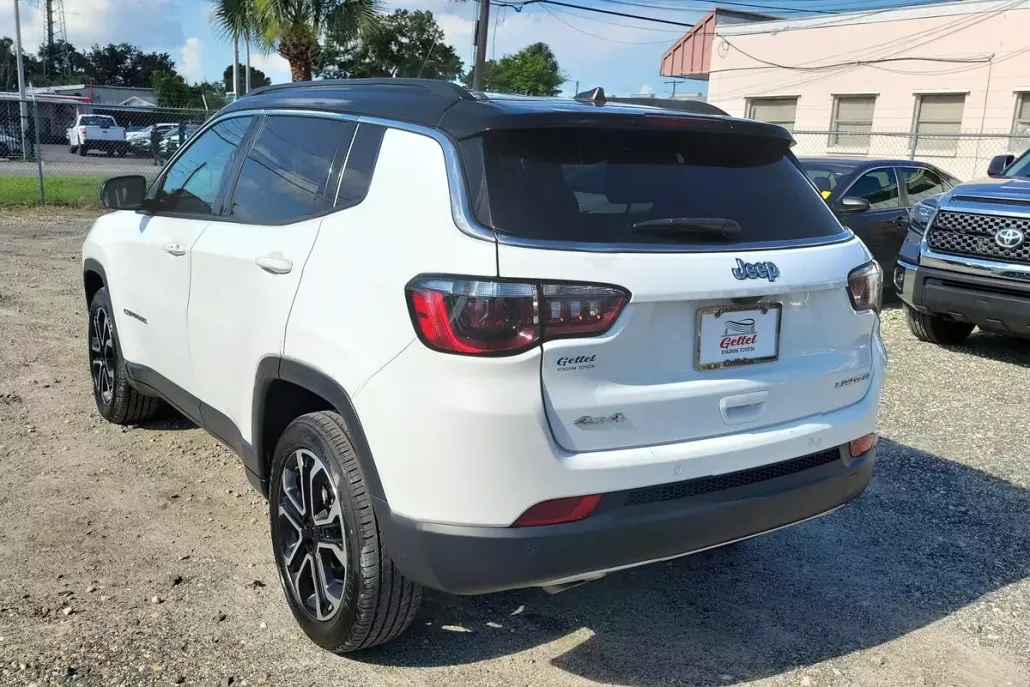 2023 Jeep Compass Limited photo 1