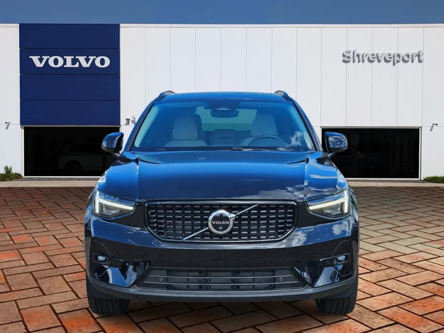 2025 Volvo XC40 AWD photo 1