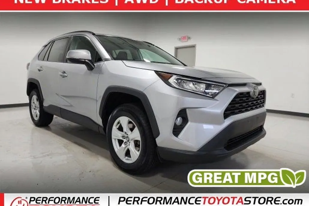 2021 Toyota RAV4 XLE photo 1
